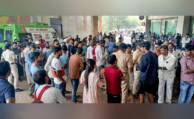 Stampede at Mumbai's Bandra terminus: Chaos and crowds collide amid festive rush, videos go viral