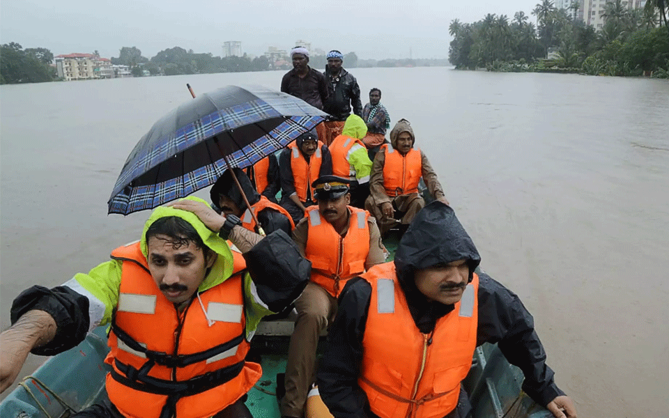 Navy rescues 500 in flood-hit Kerala