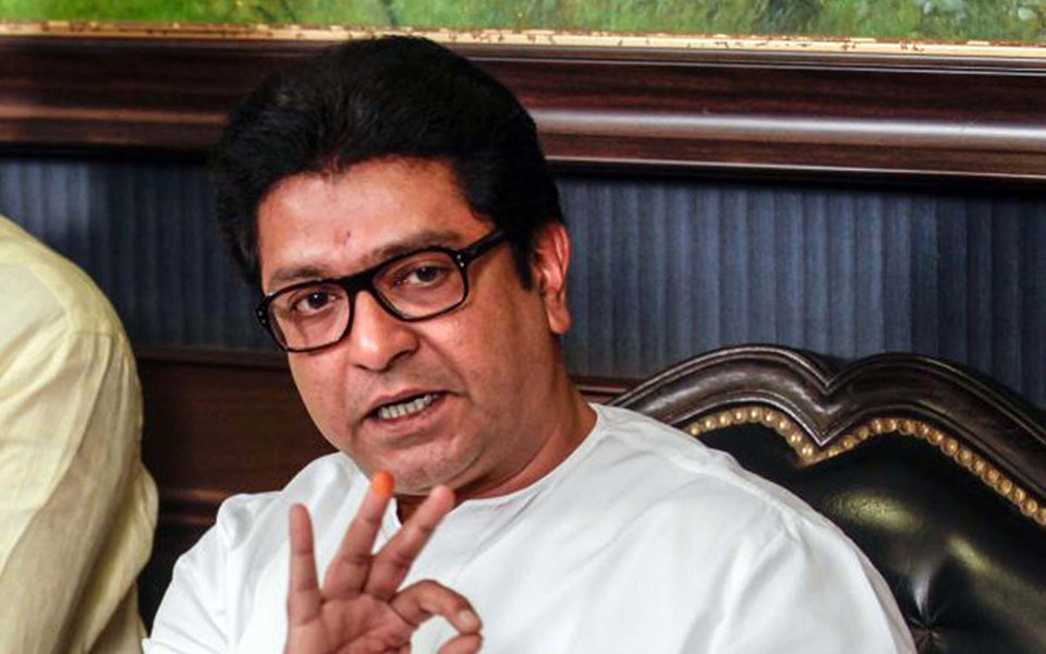 On 50th birthday, Raj Thackeray cuts EVM cake, Mumbaikars get 'cheap' petrol