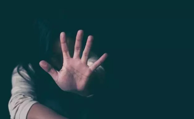 28-year old woman allegedly raped by 7 men in front of her boyfriend