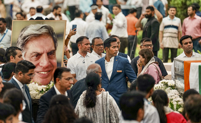 Top business and political leaders line up to pay homage to Ratan Tata at Mumbai's NCPA