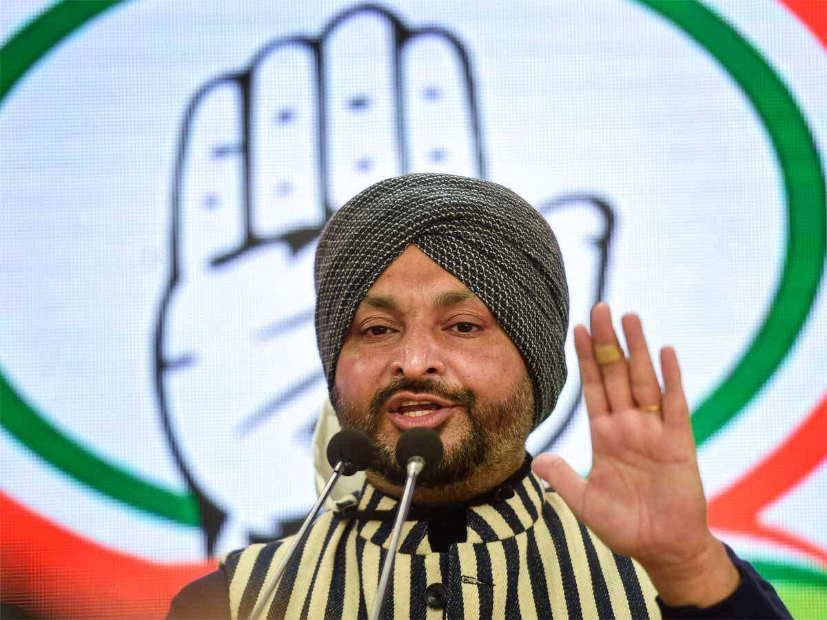 Congress MP Bittu assaulted at Singhu border, turban pulled off, he terms it 'murderous attack'