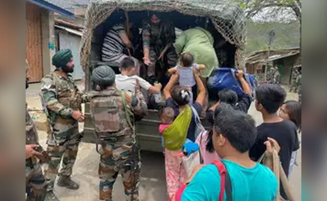 Indian Army rescues 500 stranded tourists from landslide-hit Sikkim