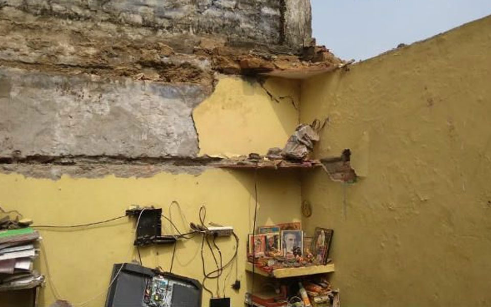 Dwarka : Two killed, three injured in roof collapse