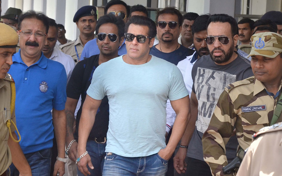 Salman's bail plea hearing on Monday, reaches Jodhpur