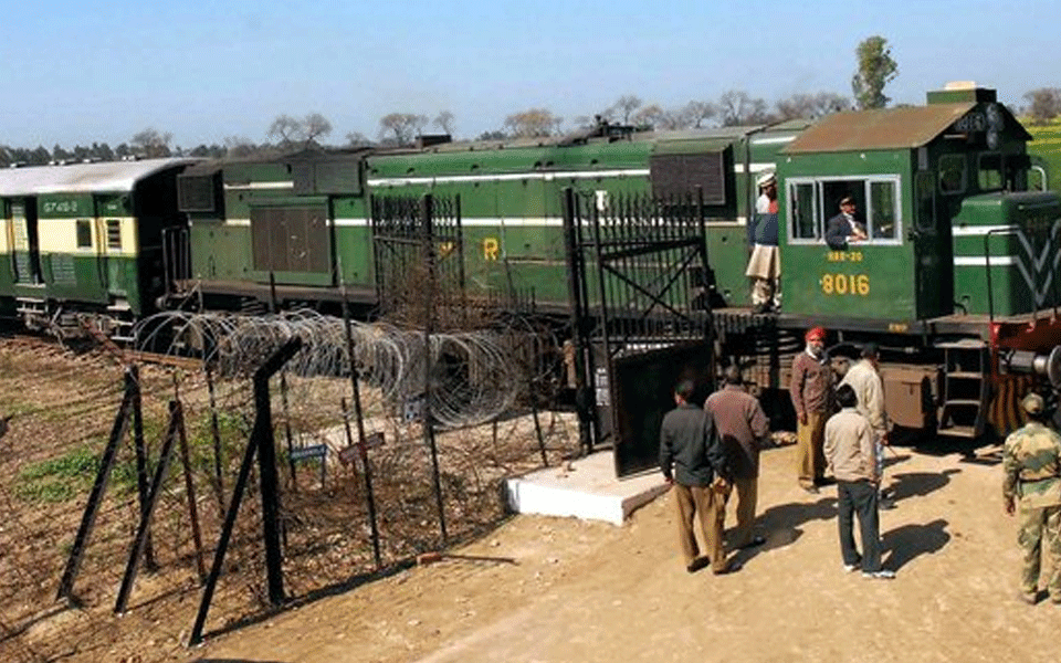 Pakistan suspends Samjhauta Express train service