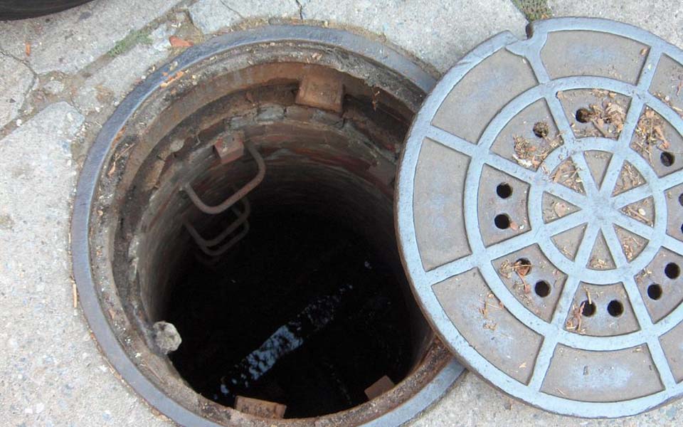 Three sanitation workers cleaning sewage chamber die in Rajasthan's Kota