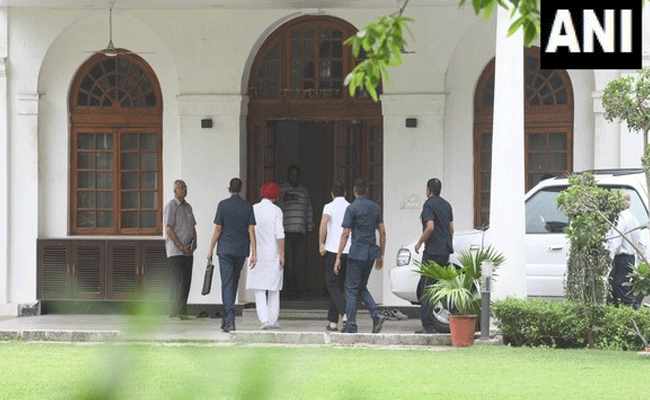 Rahul Gandhi meets Congress chief Mallikarjun Kharge, discusses govt formation in Karnataka