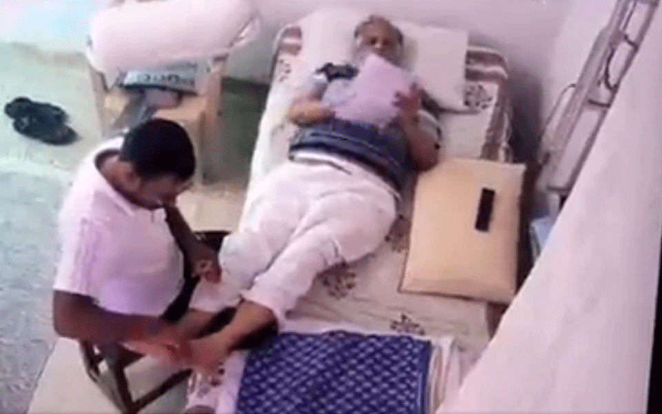 Video from inside Tihar jail shows Satyendar Jain getting foot massage