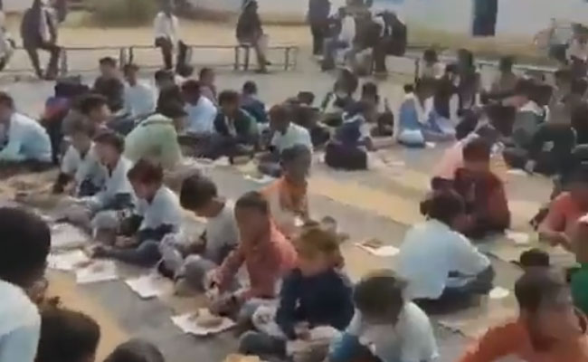 Students at Govt School in MP served Republic Day’s mid-day meals on torn notebook pages