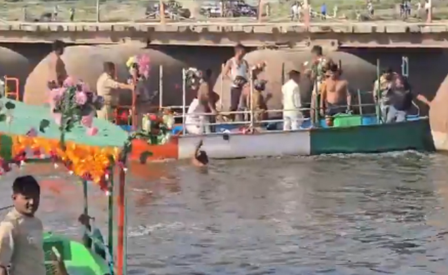 Six dead, several missing after tourist boat capsizes in Yamuna in Mathura