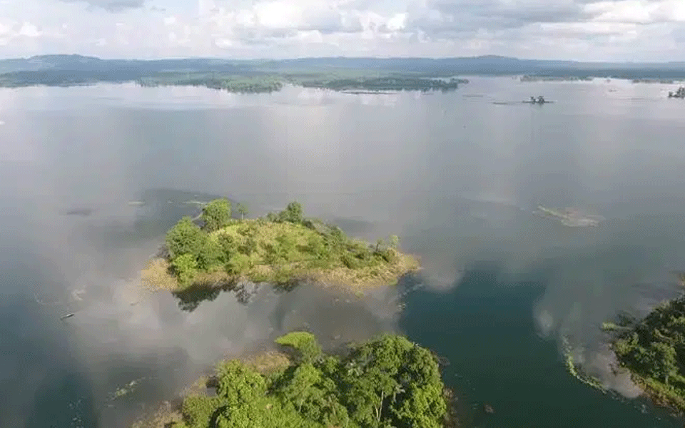 Man falls and dies in Tripura dam while taking selfie