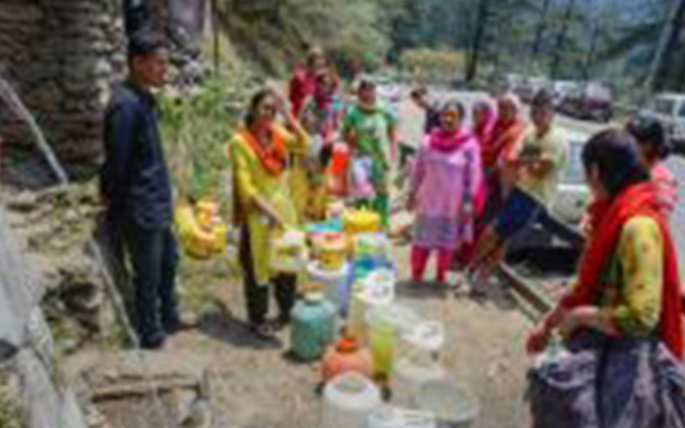 Craving for water, Shimla residents pour out anger on social media