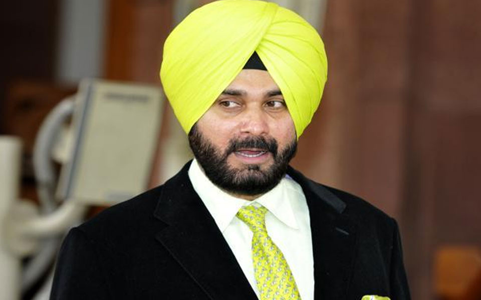 Case filed against Sidhu for hugging Pakistan Army Chief