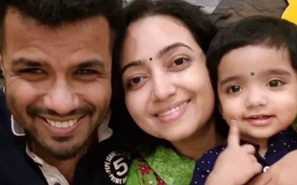Singer Balabhaskar and wife critical after car accident, daughter passes away