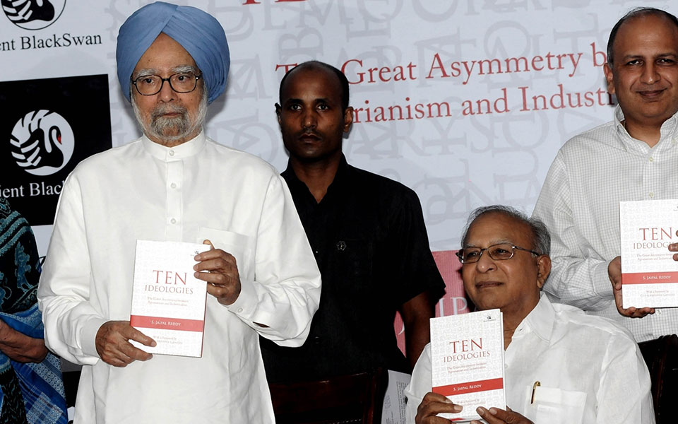 Resurgence of nativism, protectionism in West disturbing: Manmohan Singh