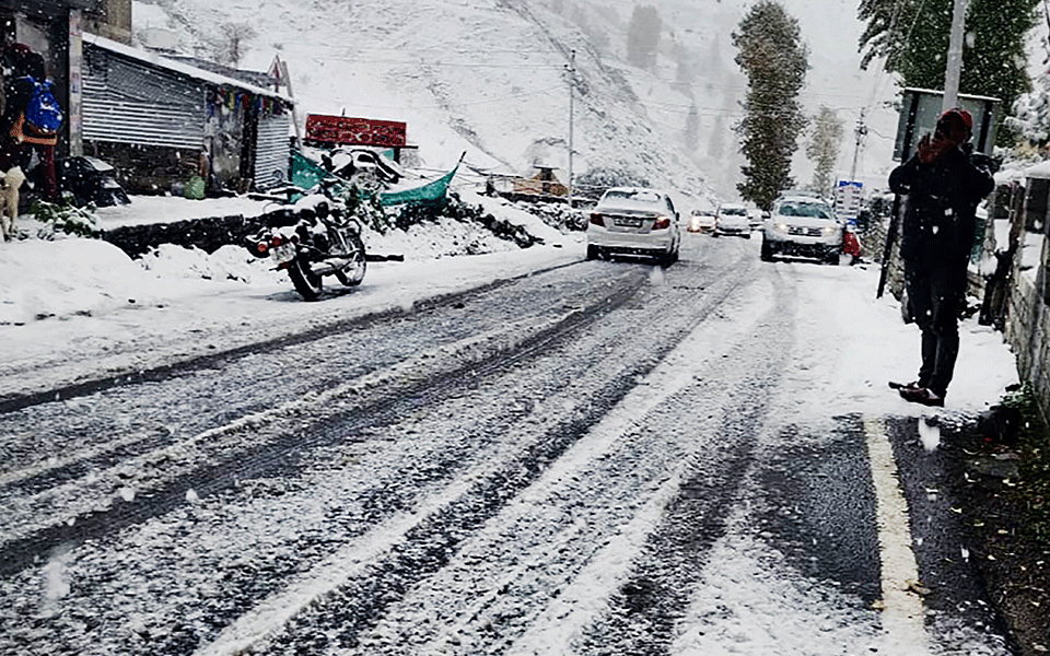 Kashmir snowfall: Two killed in Anantnag, death toll climbs to 5