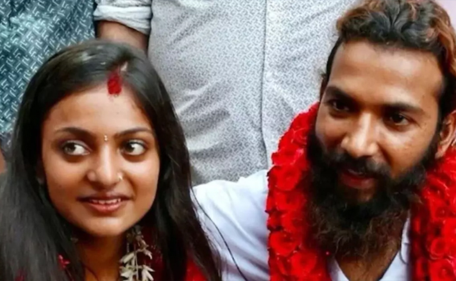 Young woman from MP who shot to fame during Kumbh found to be minor, case registered against husband