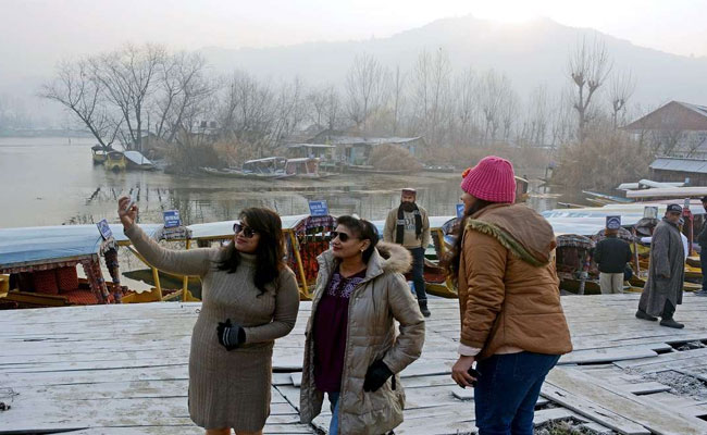 Night temperatures rise in Kashmir; Srinagar records 2.6 deg C