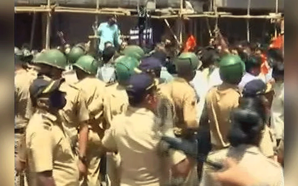 Shiv Sena-BJP workers clash near Narayan Rane's house in Mumbai over remarks against Maha CM