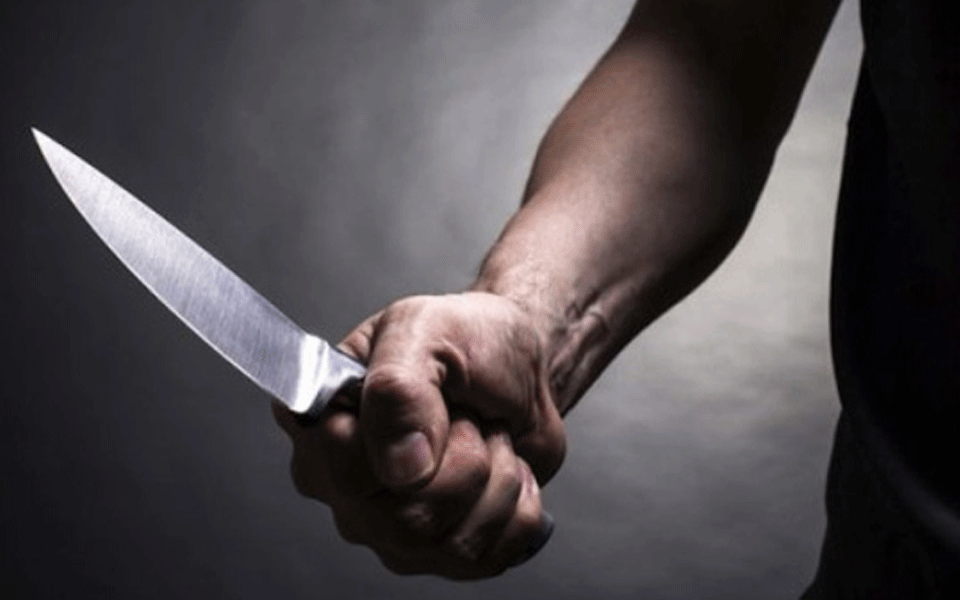 TV journalist stabbed in restaurant, four detained