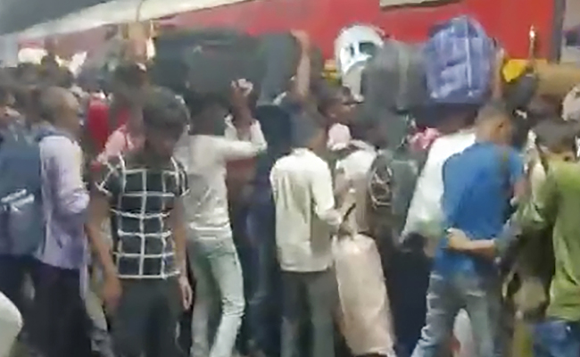 Bandra station stampede: Viral CCTV footage shows passengers in mad scramble to board express train