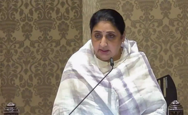 Maharashtra govt to allow flexible reporting time for women employees in Mumbai