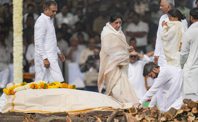 Sunetra Pawar reaches Mumbai, all set to become state's first woman Dy CM