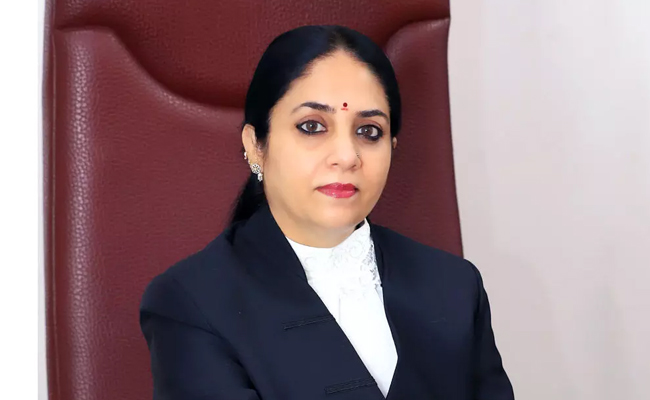 Justice Swarana K Sharma starts contempt case against  Kejriwal, Manish Sisodia over excise posts