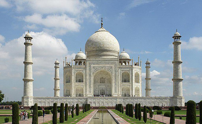 Water leakage in main dome of Taj Mahal due to incessant rain in Agra