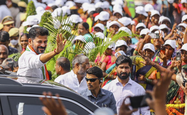 Sonia Gandhi's leadership, Manmohan Singh's vision will guide Cong rule: T'gana CM