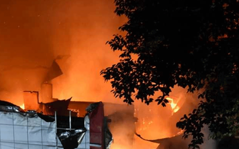 350 people rescued from huge fire in Thane mall, blaze put out