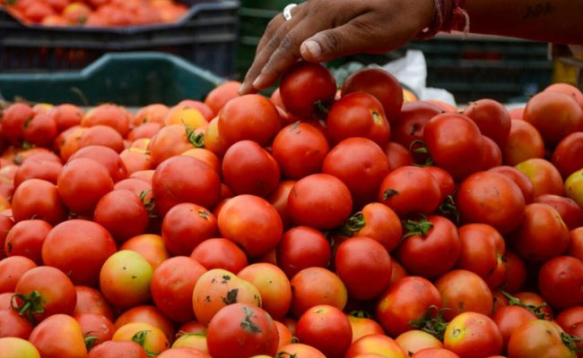 Centre directs Nafed, NCCF to get tomato from AP, K'taka, Maharashtra for sale at key retail outlets