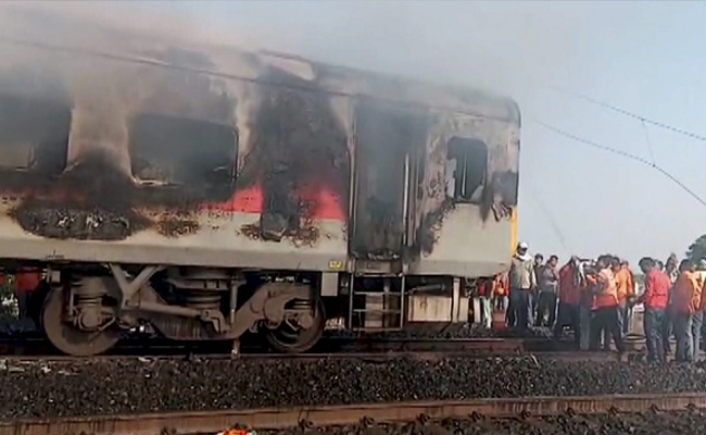 Five railway staffers injured as van headed to Rajdhani Express fire site overturns in MP