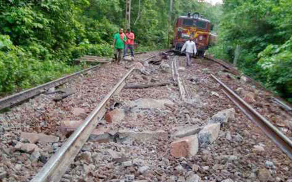 Goods train derails as Maoists remove tracks in Chhattisgarh