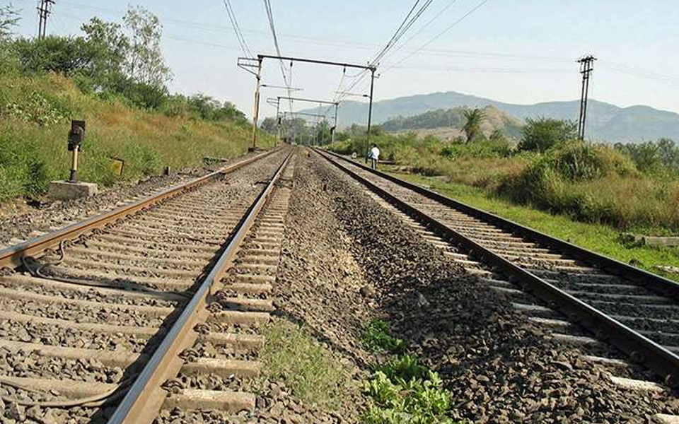 Chennai : Five footboard commuters of train killed