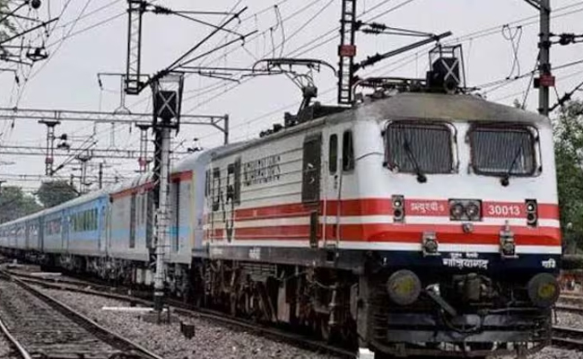 NCDRC orders Indian Railways to pay Rs 4.7 lakh for passenger's bag theft due to negligence