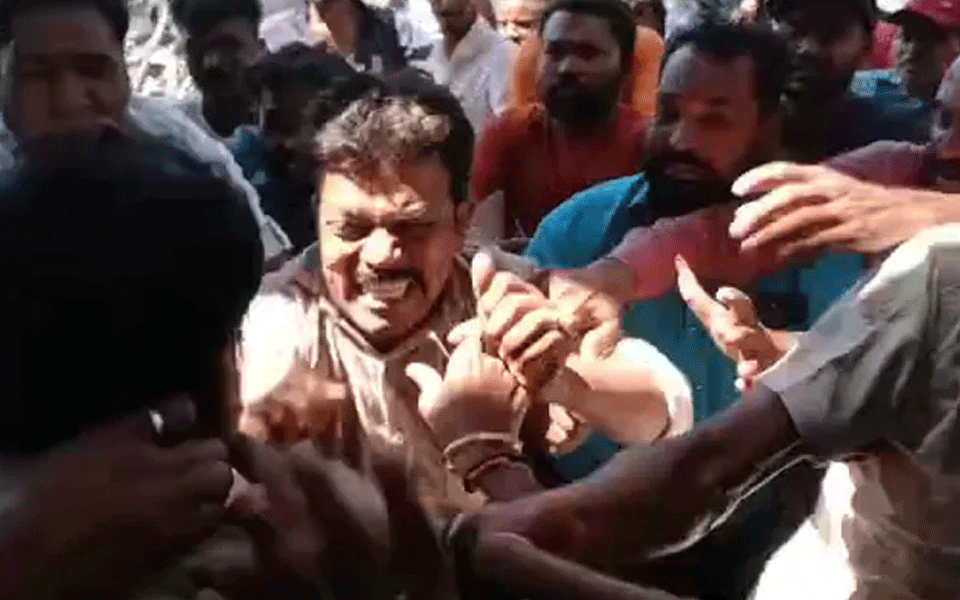 BJP corporator's husband thrashed by sanitation workers at police station, video goes viral