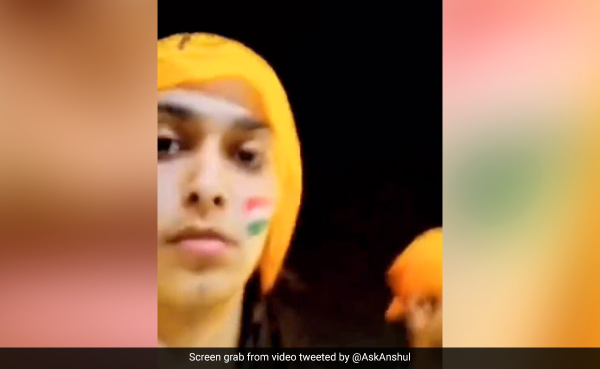 Woman with her cheek painted in tricolour 'stopped' from entering Golden Temple, controversy erupts