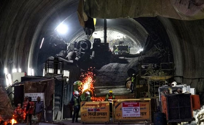 Rescue operations enter final stretch at Silkyara tunnel, last pipe being pushed in