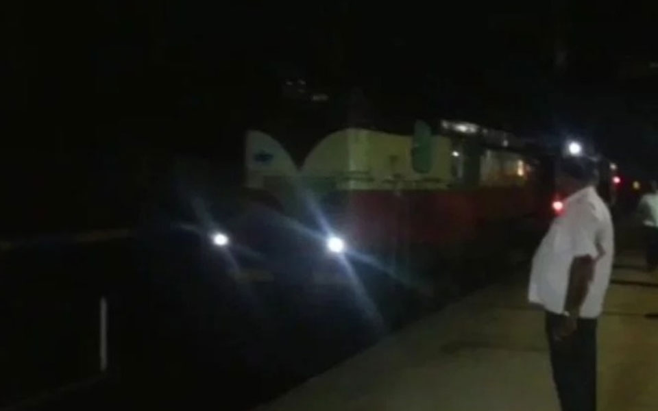 Sealdah Express engine derails in UP