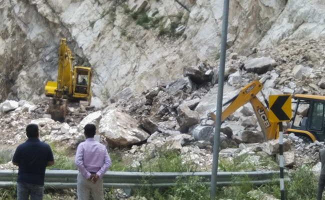 U'khand: 3 killed, 8 injured in landslide on Kedarnath trekking route