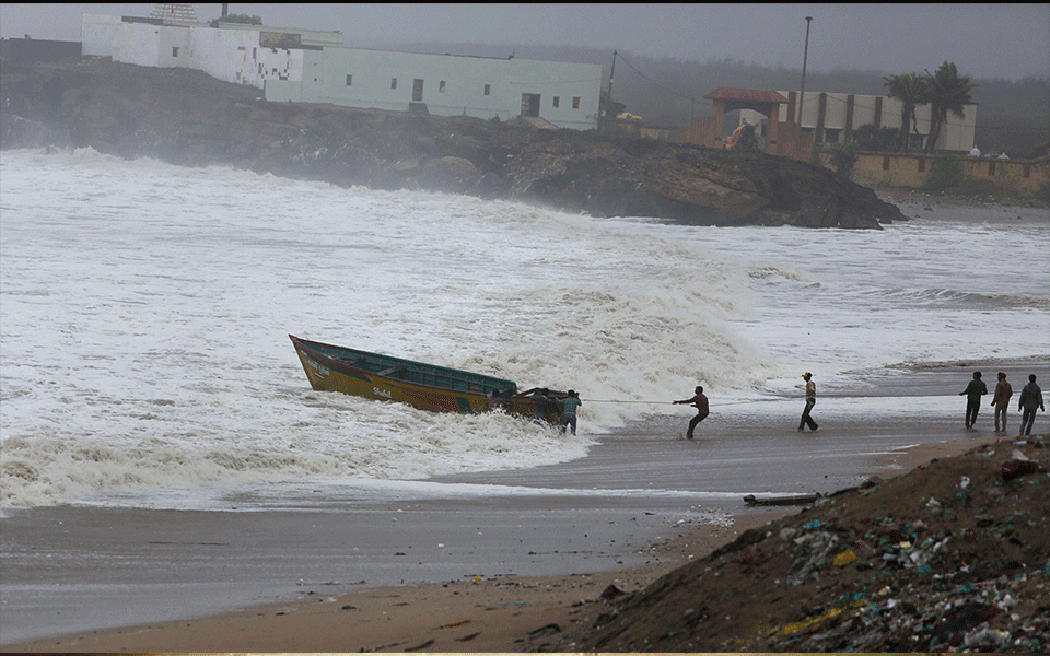 Cyclone Vayu weakens, to cross Gujarat coast by night