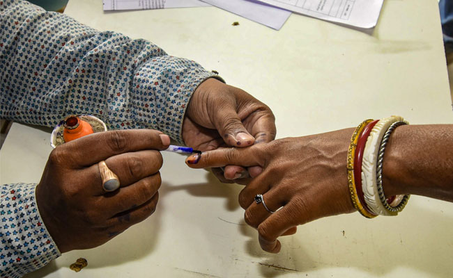 LS elections fourth phase: Over 52 per cent polling recorded till 3 pm