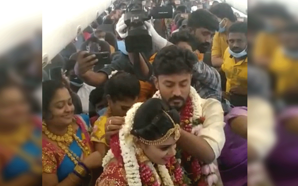 Mid-air wedding in SpiceJet chartered flight violating COVID norms; DGCA off-rosters crew