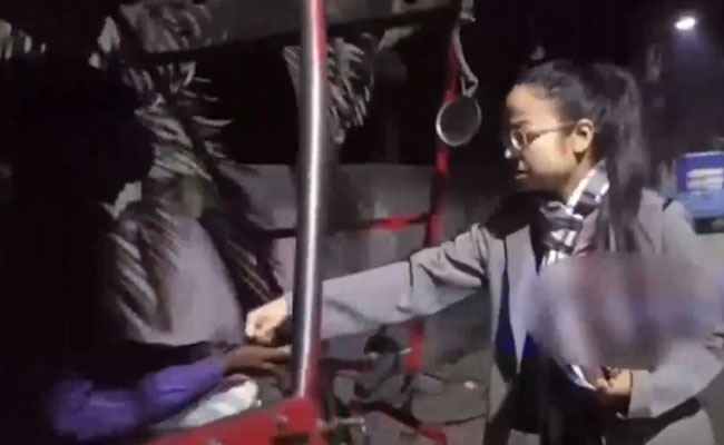 Days after Assam CM's ‘Miya’ remark, video of woman paying Muslim rickshaw puller less surfaces