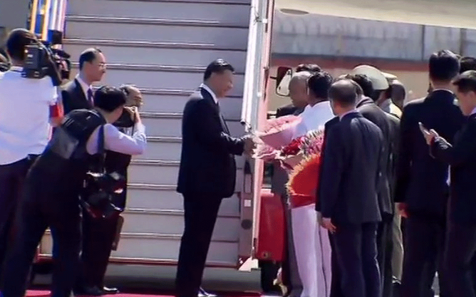 Chinese President Xi Jinping arrives in Chennai to a grand welcome