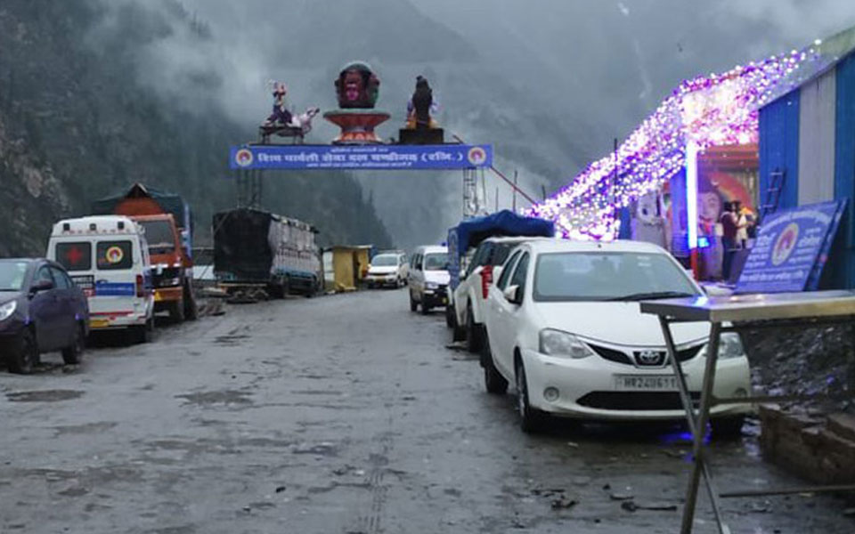 Bad weather halts Amarnath Yatra