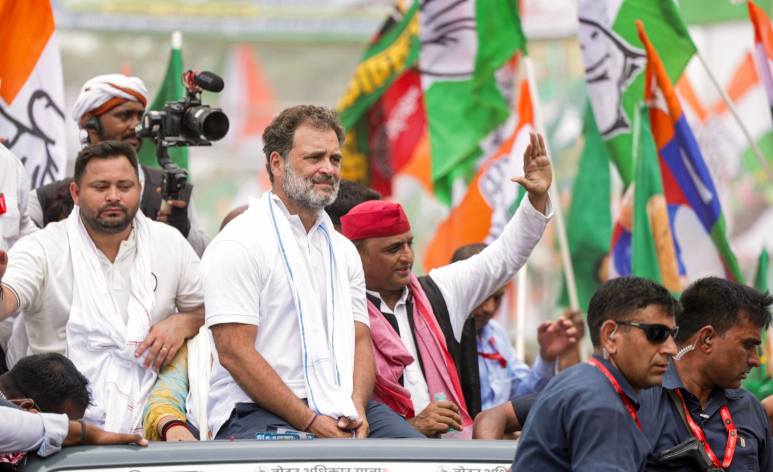 At rally in Bihar, Akhilesh Yadav  mocks Bhagwat, backs Tejashwi for Bihar polls