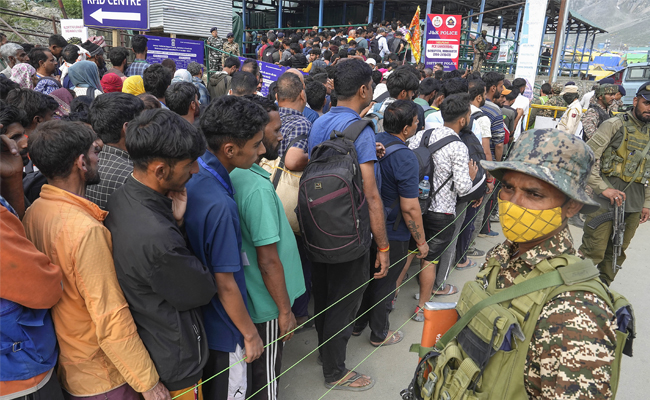 Amarnath Yatra: Pilgrims leave twin base camps for shrine, second batch starts journey from Jammu